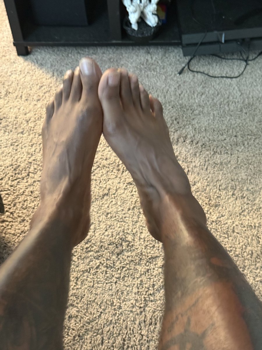 DaddyDomDomingo's tweet photo. Perfection — bow to your KING
#Malefeet #BlackKing #Paypig #Cuck https://t.co/QLeqPYeSCb