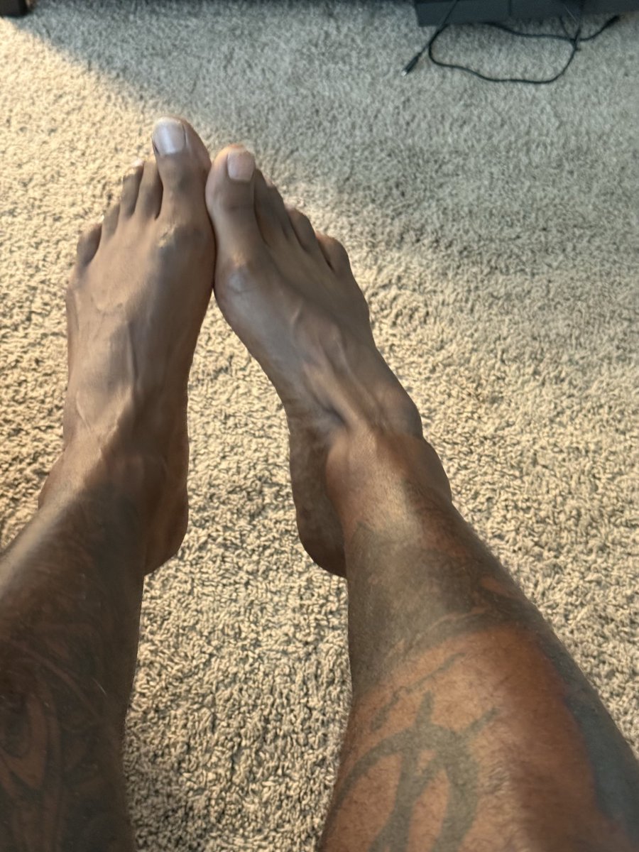 DaddyDomDomingo's tweet photo. Perfection — bow to your KING
#Malefeet #BlackKing #Paypig #Cuck https://t.co/QLeqPYeSCb