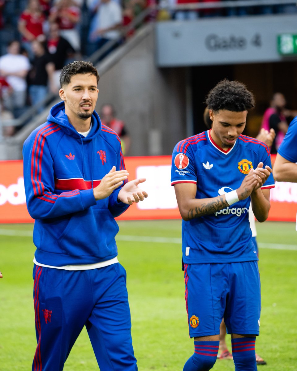 ManUtd's tweet photo. Thank you to everyone who supported us in Stockholm 👏💙 https://t.co/OJ1Eb10c6s