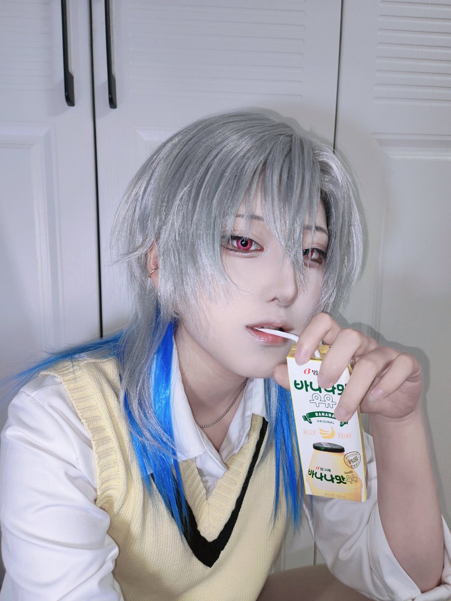 lerain0602's tweet photo. 没买到香蕉奶昔买到了香蕉牛奶🫣
对不起了请你暂时喜欢香蕉牛奶一下asagi https://t.co/5R9nLn9GeH