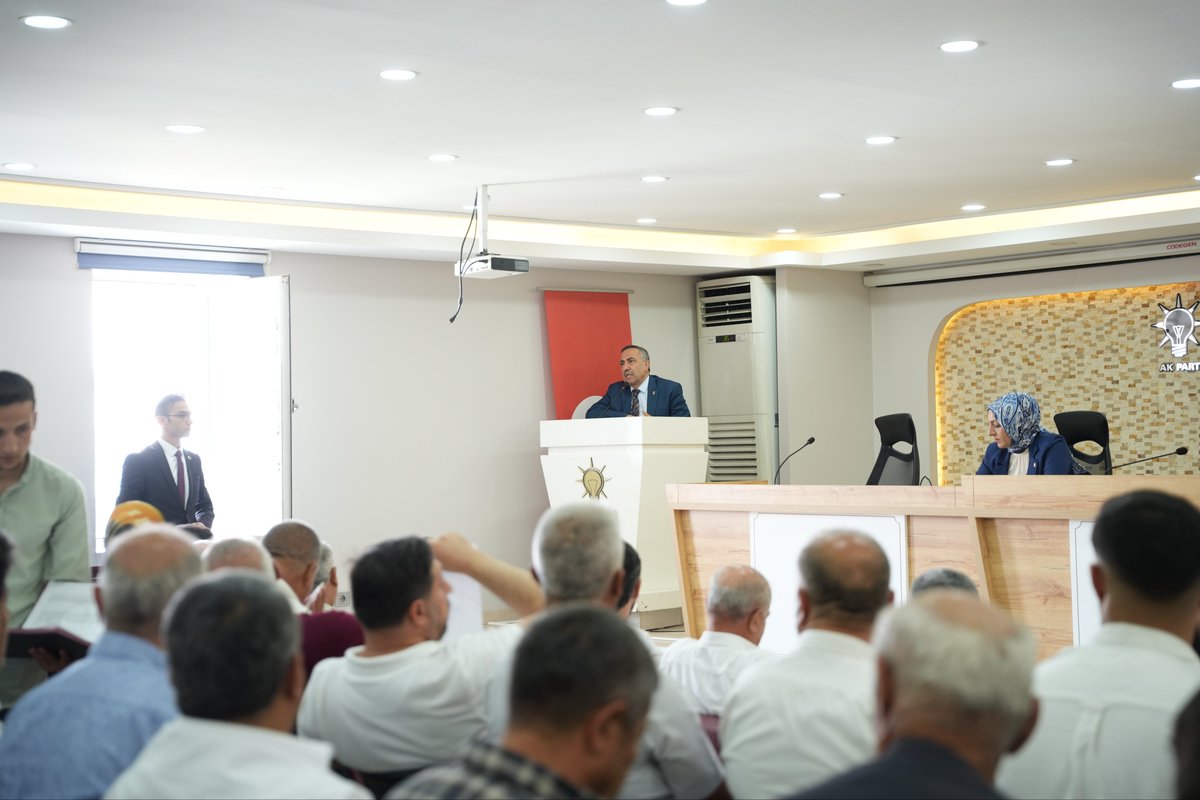 AK_PartiVan's tweet photo. İl Başkanımız Abdulahat Arvas, İl Koordinatörümüz Recep Aydın, Kadın Kolları Başkanımız Zerrin Alpaslan ve Gençlik Kolları Başkanımız Burak Gültepe’nin katılımıyla İl Danışma Meclisi Toplantısı düzenlendi.

Toplantımıza;
• İlçe Başkanlarımız,
• ⁠Önceki Dönem Belediye başkanlarımız,
• Mahalle Başkanlarımız,
• Belediye Meclis Üyelerimiz,
• İl ve İlçe Yönetim Kurulu Üyelerimiz,
• Kadın Kolları ve Gençlik Kolları teşkilatlarımız,
• Teşkilatımızın her kademesinden dava arkadaşlarımız katılım sağladı.

Teşkilatımızın çalışmaları değerlendirilirken, önümüzdeki döneme dair plan ve projeler istişare edildi.
Birlik, beraberlik ve istişare ruhu içerisinde gerçekleşen toplantımız, teşkilatımıza önemli katkılar sağladı.
@akparti
@abuyukgumus 
@MustafaAlkayis 
@Recep_ayd25