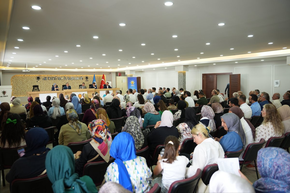 AK_PartiVan's tweet photo. İl Başkanımız Abdulahat Arvas, İl Koordinatörümüz Recep Aydın, Kadın Kolları Başkanımız Zerrin Alpaslan ve Gençlik Kolları Başkanımız Burak Gültepe’nin katılımıyla İl Danışma Meclisi Toplantısı düzenlendi.

Toplantımıza;
• İlçe Başkanlarımız,
• ⁠Önceki Dönem Belediye başkanlarımız,
• Mahalle Başkanlarımız,
• Belediye Meclis Üyelerimiz,
• İl ve İlçe Yönetim Kurulu Üyelerimiz,
• Kadın Kolları ve Gençlik Kolları teşkilatlarımız,
• Teşkilatımızın her kademesinden dava arkadaşlarımız katılım sağladı.

Teşkilatımızın çalışmaları değerlendirilirken, önümüzdeki döneme dair plan ve projeler istişare edildi.
Birlik, beraberlik ve istişare ruhu içerisinde gerçekleşen toplantımız, teşkilatımıza önemli katkılar sağladı.
@akparti
@abuyukgumus 
@MustafaAlkayis 
@Recep_ayd25