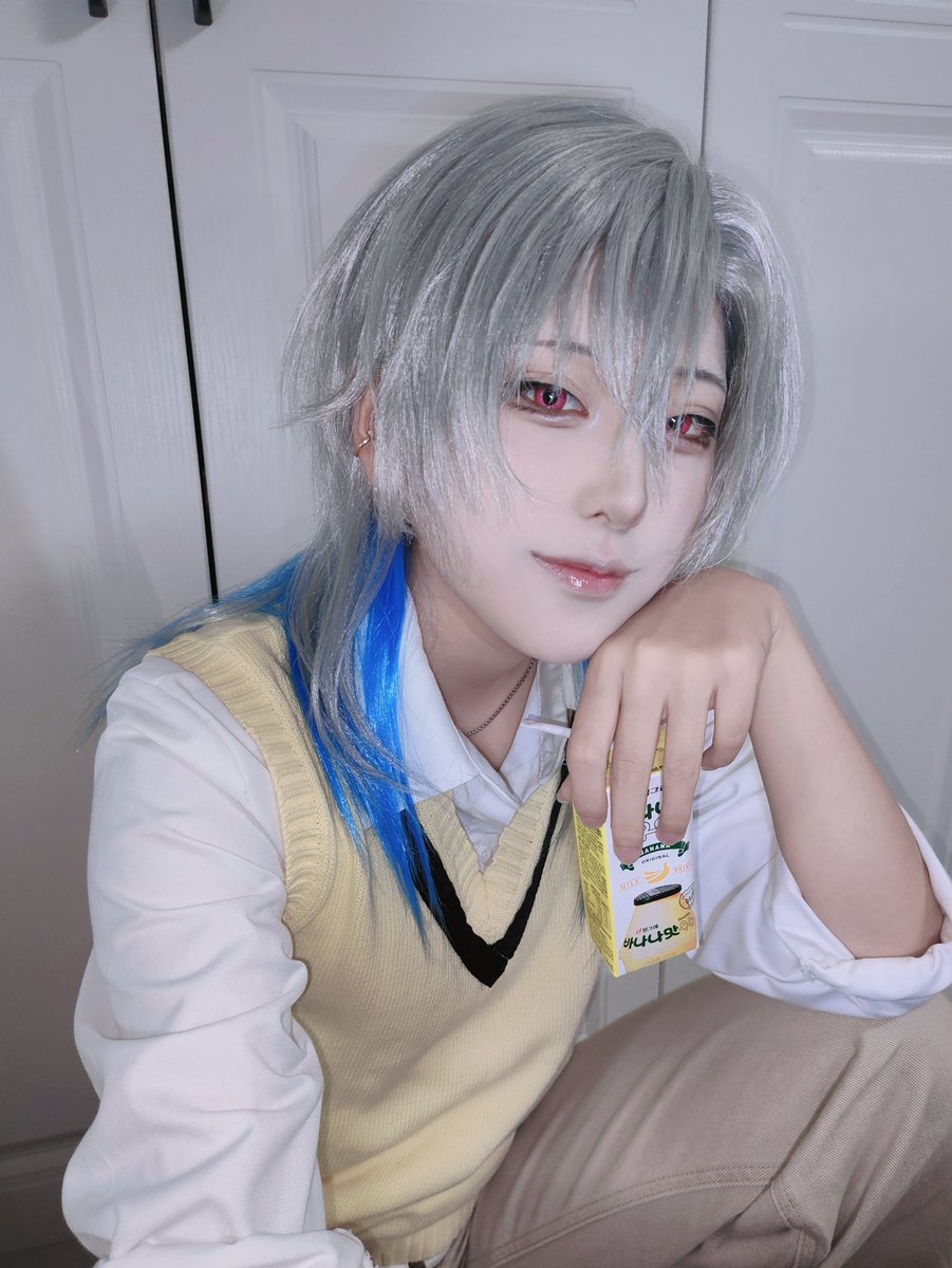 lerain0602's tweet photo. 没买到香蕉奶昔买到了香蕉牛奶🫣
对不起了请你暂时喜欢香蕉牛奶一下asagi https://t.co/5R9nLn9GeH