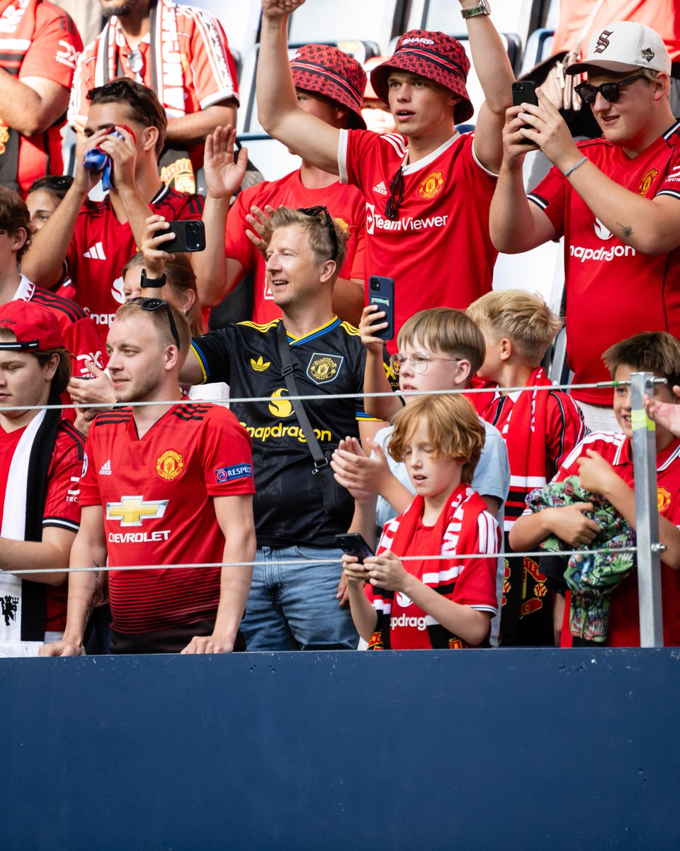 ManUtd's tweet photo. Thank you to everyone who supported us in Stockholm 👏💙 https://t.co/OJ1Eb10c6s