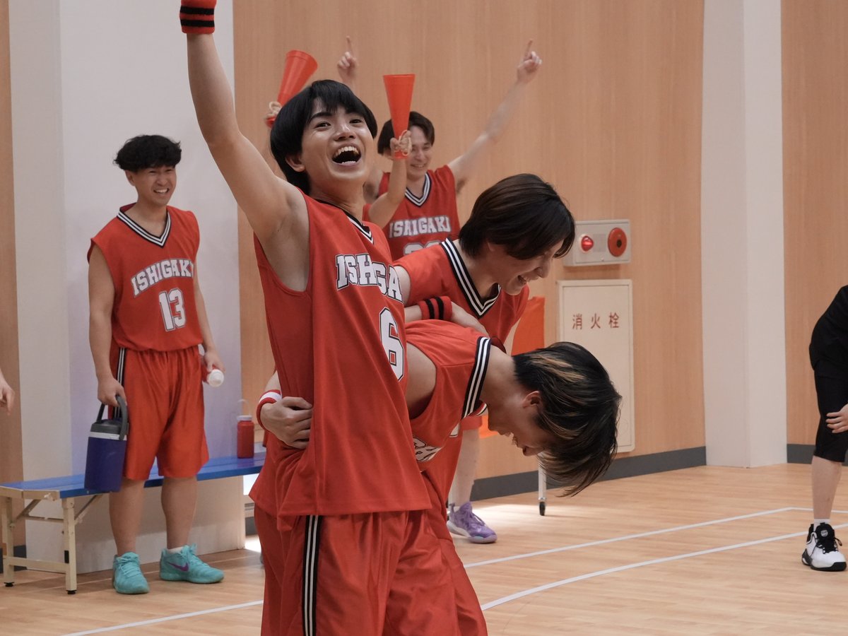 Storm_FILM_'s tweet photo. 📺 #ワロタ！のコントちょい見せ
　　  #2｜「ブザービーター」
　　￣￣￣￣￣￣￣￣￣￣￣￣
バスケットボールの終了のブザーと同時にシュートを決めることを指す・ブザービート。そのブザービートを決めるブザービーター（#田中樹）のシュートが入らなければタイムリープを繰り返す、という設定のもと行われる #SixTONES 全員出演の番組初のドキュメントコント！

番組の視聴はこちら
▶︎▶︎https://t.co/iGj68bbugS

番組の感想は˗ˏˋ #ワロタ２  ˊˎ˗ で！