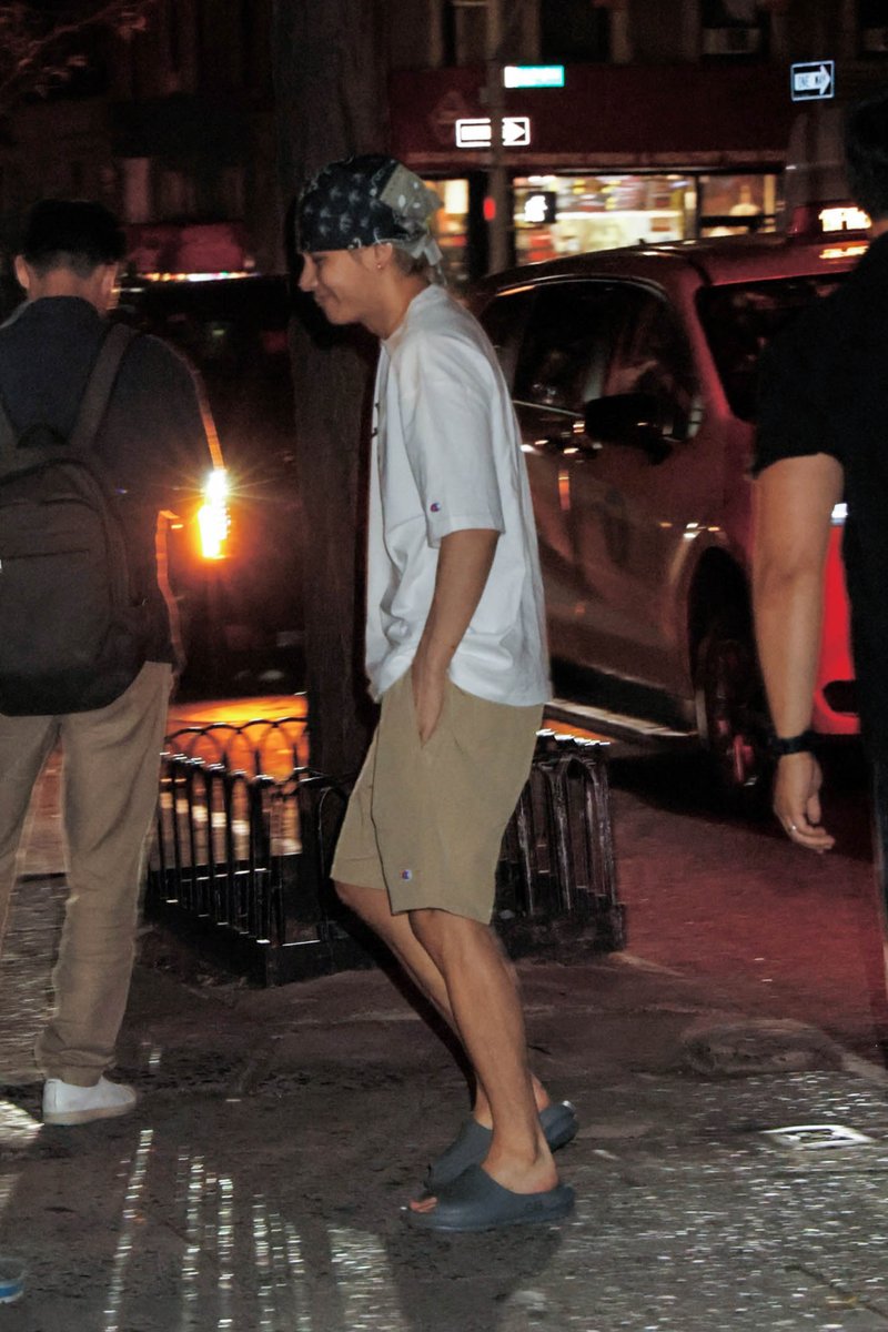 metgalacrave's tweet photo. BTS Members were seen in New York City. https://t.co/GOGXbUQB3u