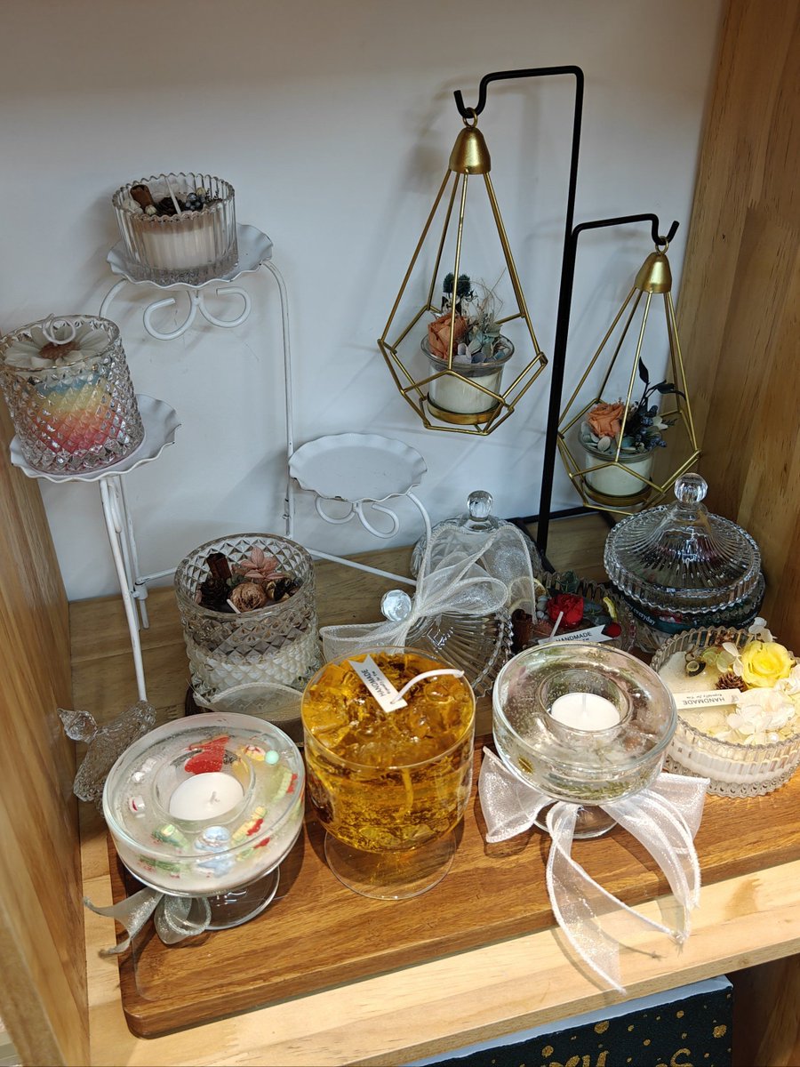 JameJovanof1b2's tweet photo. 周末宅家解锁蜡烛DIY！自己调香、嵌干花，点上的瞬间都是专属小浪漫 https://t.co/LOSifso1up