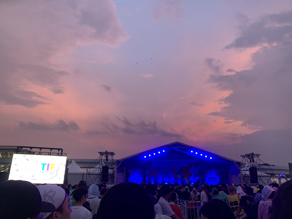 koki0714's tweet photo. TIF参加1日目、無事に乗り切���た✨
zankaに会えて、昨年は場外参加のイコノイジョイもめっちゃ良い位置で見られたし、見納めのPIGGSも見れたし、二丁目の魁カミングアウトさんも見れたし、やりたかったこと全部叶えられた🙌
さて、明日に備えて寝よう💤
＃TIF https://t.co/3rvVRct8zu