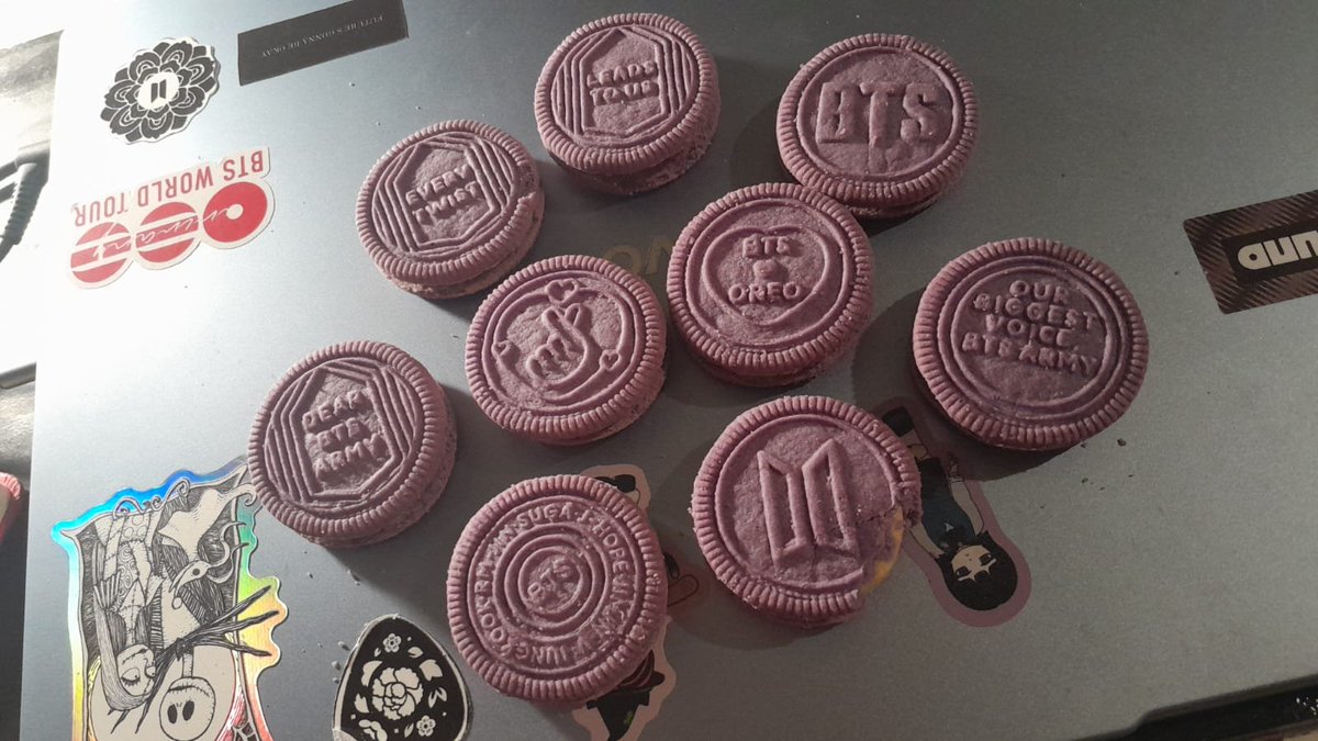 BTS_arte's tweet photo. BTS X OREO 🇦🇷

Riquísimas!!! encima en PedidosYa, si ponés Borahae te sale dónde podés comprarlas jeje... todo un detalle 💜.
@bts_bighit https://t.co/zrvWcnswx9