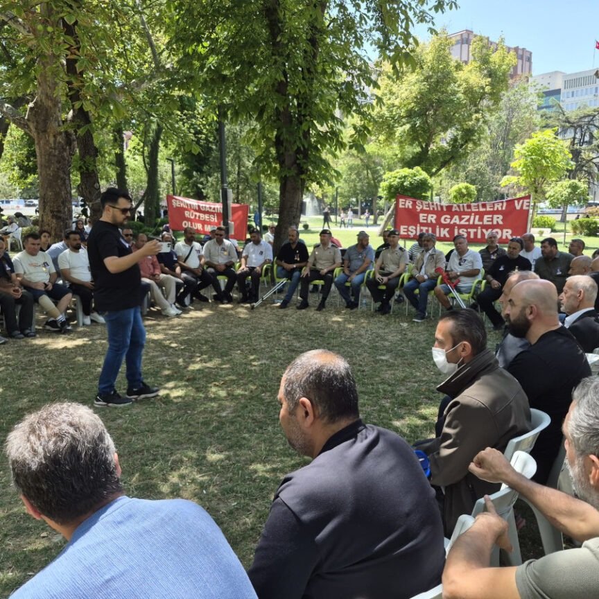 migferhaber's tweet photo. Er Gaziler 20 Gün Sonra Gelen MSB Heyetine Böyle İsyan Etti:

“Bizi teröristlere g……yle güldürdünüz.” (Müyesser Yıldız) https://t.co/8ZhGT4FW8E