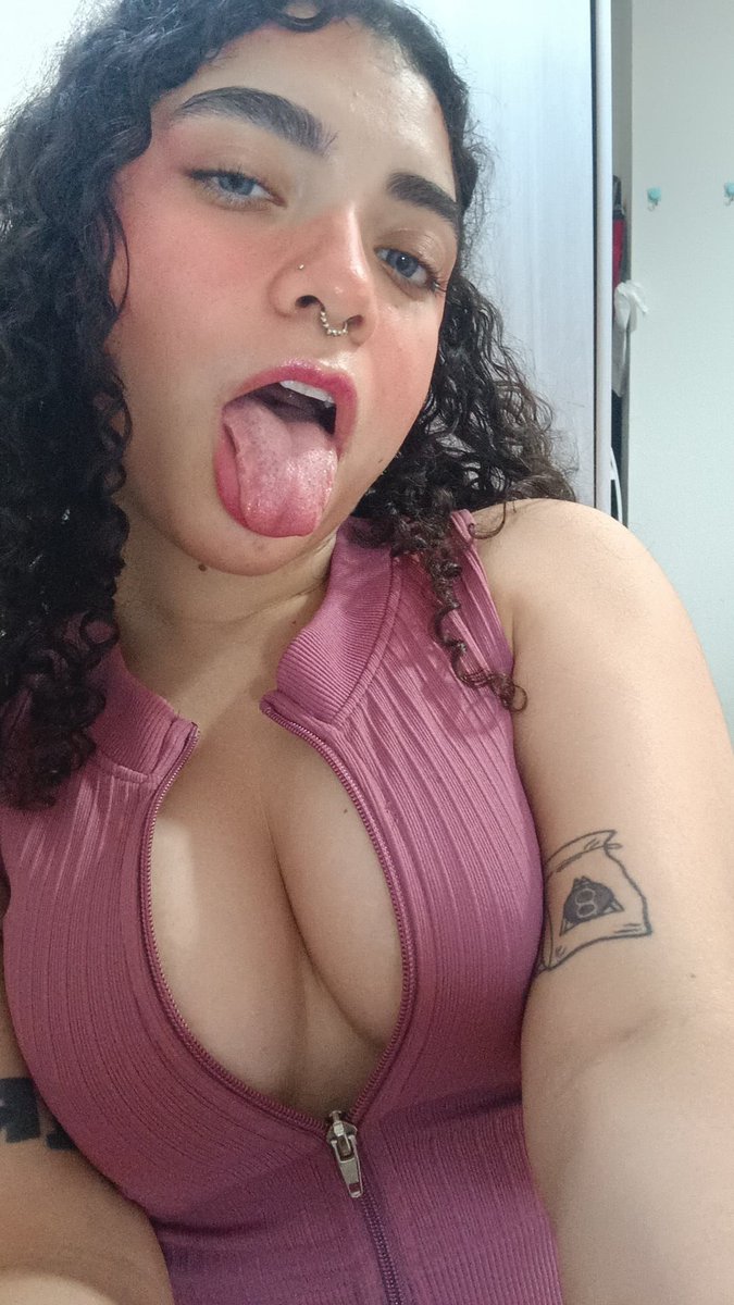 Sara989o's tweet photo. Saturday night type shit #goon #goddess #goonette Dm me the good stuff will goon later all night (maybe if it's good) https://t.co/Y18mfJ2E30