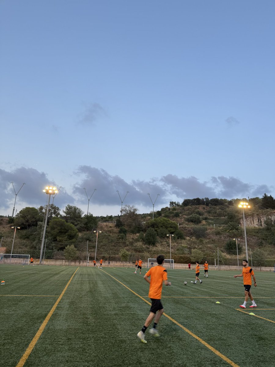 uesants's tweet photo. 💪 Ja estem preparats pel @thistorics vs @ReusFCR i @CELHospitalet
🗓️ Santsencs, us esperem dilluns a les 18:00 al Municipal del Guinardó 💚
#orgullsantsenc https://t.co/Iu45DGPbck