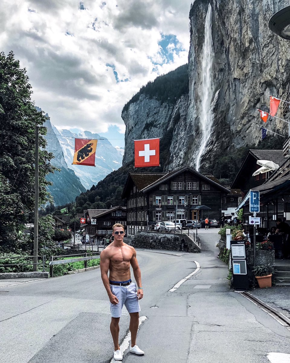 CharlieeMeister's tweet photo. Happy Birthday Switzerland 🇨🇭 #proudswiss https://t.co/2LMNJUPvRs