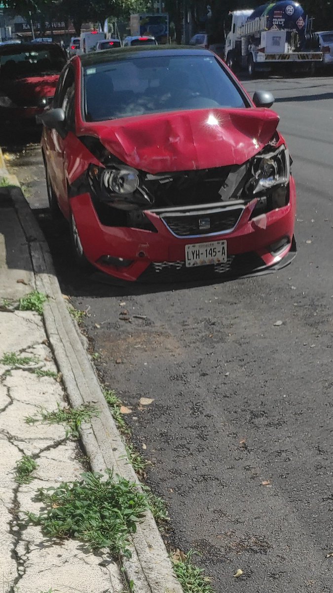 FlashDC7's tweet photo. Buen día @SSC_CDMX @UCS_GCDMX me podrían apoyar con este vehículo abandonado en Ignacio Allende 300 Clavería Azcapotzalco https://t.co/ErJ4kef9SC