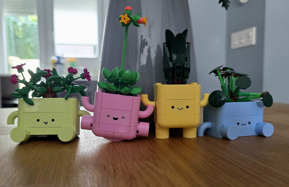 SandraSuarez87's tweet photo. Ya tengo todas las plantitas de @LEGO_Group ☺️ https://t.co/UbN2T164sO