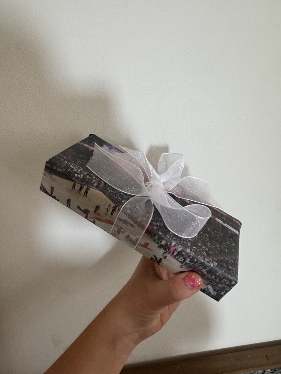 bryceg's tweet photo. Being an artist must hit so hard bc wrapping this gift just gave me an insane rush https://t.co/QQcxVzRva4