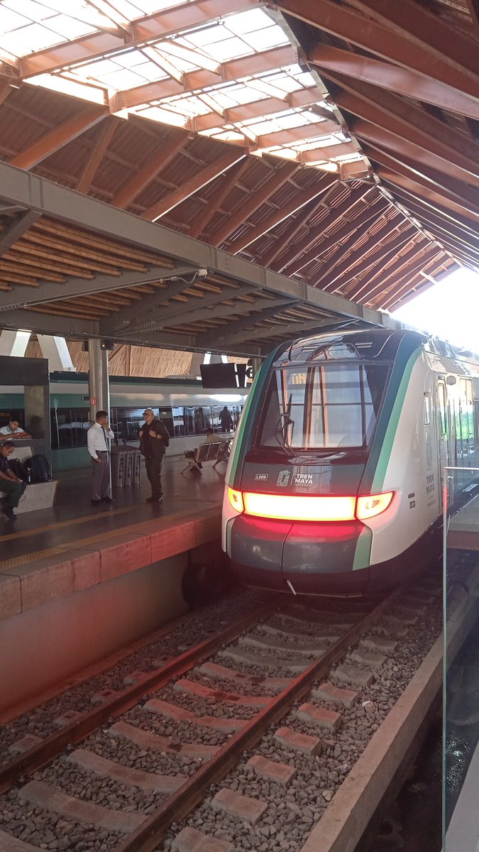 EnkiWall's tweet photo. Haciendo el recorrido por el @TrenMayaMX . Hasta ahora todo muy bien. @GobiernoMX @GN_MEXICO_ @lopezobrador_ Instalaciones limpias, seguras, trato amable y salidas en tiempo y forma. #Verano2026 https://t.co/FoFjxdg2I3