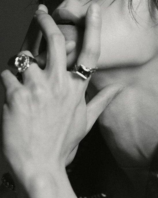 hourly yeosang hands tweet media