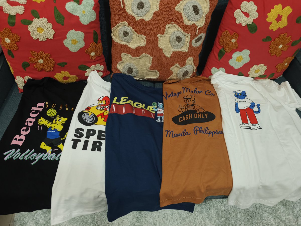 jawanderer's tweet photo. Yay! So excited to flex my fangirling budol, mga pagwawaldas n di pagsisihan eme🤪. Fresh from pinas to fitting to washing machine, excited ang ferson irampa sa kainitan ng disyerto. Iyong tipong mga sleeveless and fitted shirt talaga ang peg ng ferson pero dahil for the support sa mga nakshie kaya t-shirt t-shirt Tau ngaun, but I so love the fit and the quality. Di magsisisi sa pagiging first time bench buyer. 

Salamat sa aking friend na kunsitidor at napagkamalan pa ng guard n hoarder dahil pabalik balik sa store dahil walang available n stock. Natanong pa ng guard kung ilang taon si fanney dahil di nkk genz atake ni friend, Hala xa, judgemental yarn eme 🤣🤣😂😂. Iyon lang #pagbigyan

Bench x Xiaomi