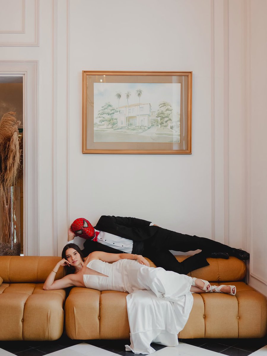 Complex's tweet photo. This couple may have just won Wedding Photo of the Year 🔥🕷️

(📸: IG/nataliavillalobos10) https://t.co/Dhxb0cdrSj