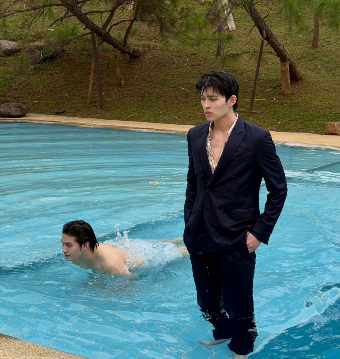 appch__'s tweet photo. แต่ละภาพของวิลเลี่ยม เข้าใจแล้วว่าทำไมทีมเสื้อผ้าเค้าเรียกน้องวินเน่มสามขวบ ยิ้มแฉ่ง เล่นน้ำ ปั่นจักรยาน555555555555555555

#WilliamEst #PondPhuwin #emiamily 
#PeachAndMeSeriesFinalEP https://t.co/OfQZIqcxcr