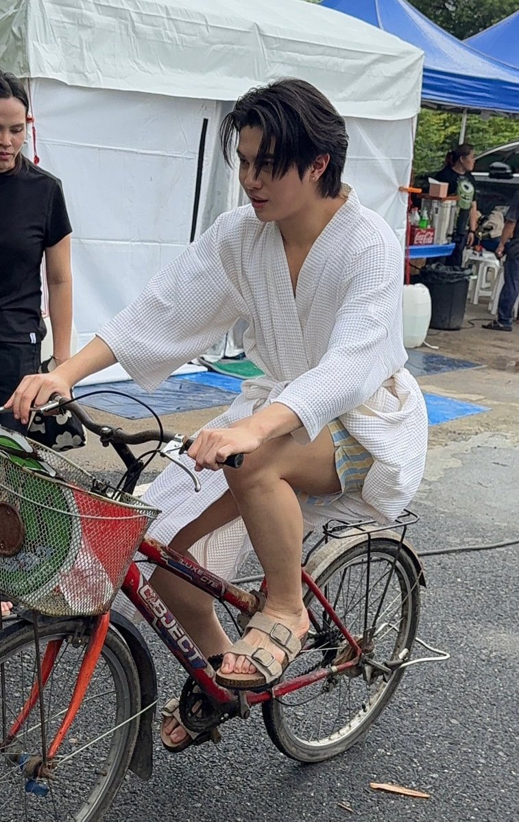 appch__'s tweet photo. แต่ละภาพของวิลเลี่ยม เข้าใจแล้วว่าทำไมทีมเสื้อผ้าเค้าเรียกน้องวินเน่มสามขวบ ยิ้มแฉ่ง เล่นน้ำ ปั่นจักรยาน555555555555555555

#WilliamEst #PondPhuwin #emiamily 
#PeachAndMeSeriesFinalEP https://t.co/OfQZIqcxcr