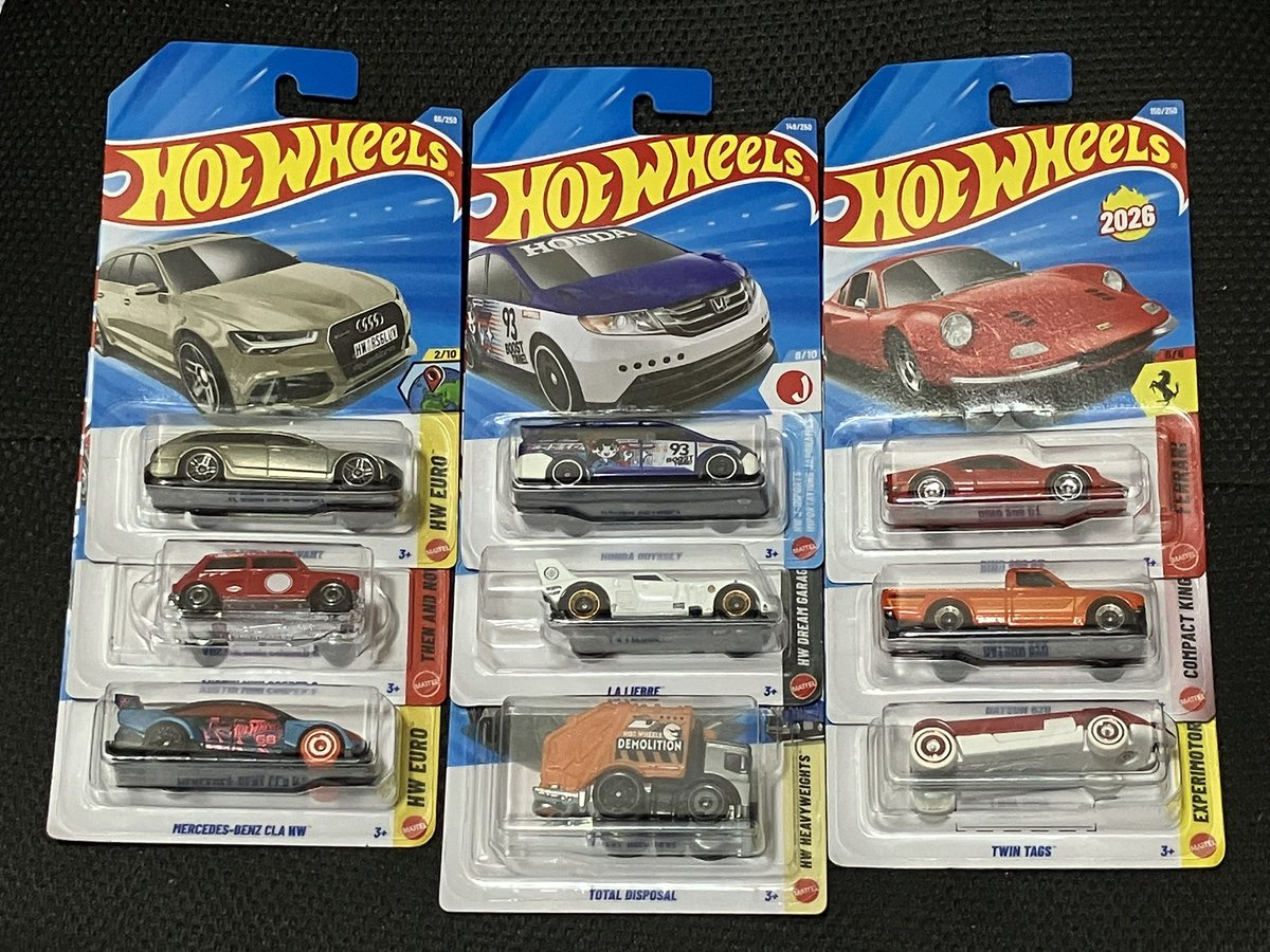 Shion_Rg228's tweet photo. 今日(昨日)のミニカー収集。買いすぎ。
8月のHWベーシックは当然の如くSTHなし。THだけいただいてきました。
オデッセイとディーノは先月買えなかったので今回が初ゲット。先月も出ていたにも関わらず割と大人気でございました #ホットウィール https://t.co/zlfrB0RvZn