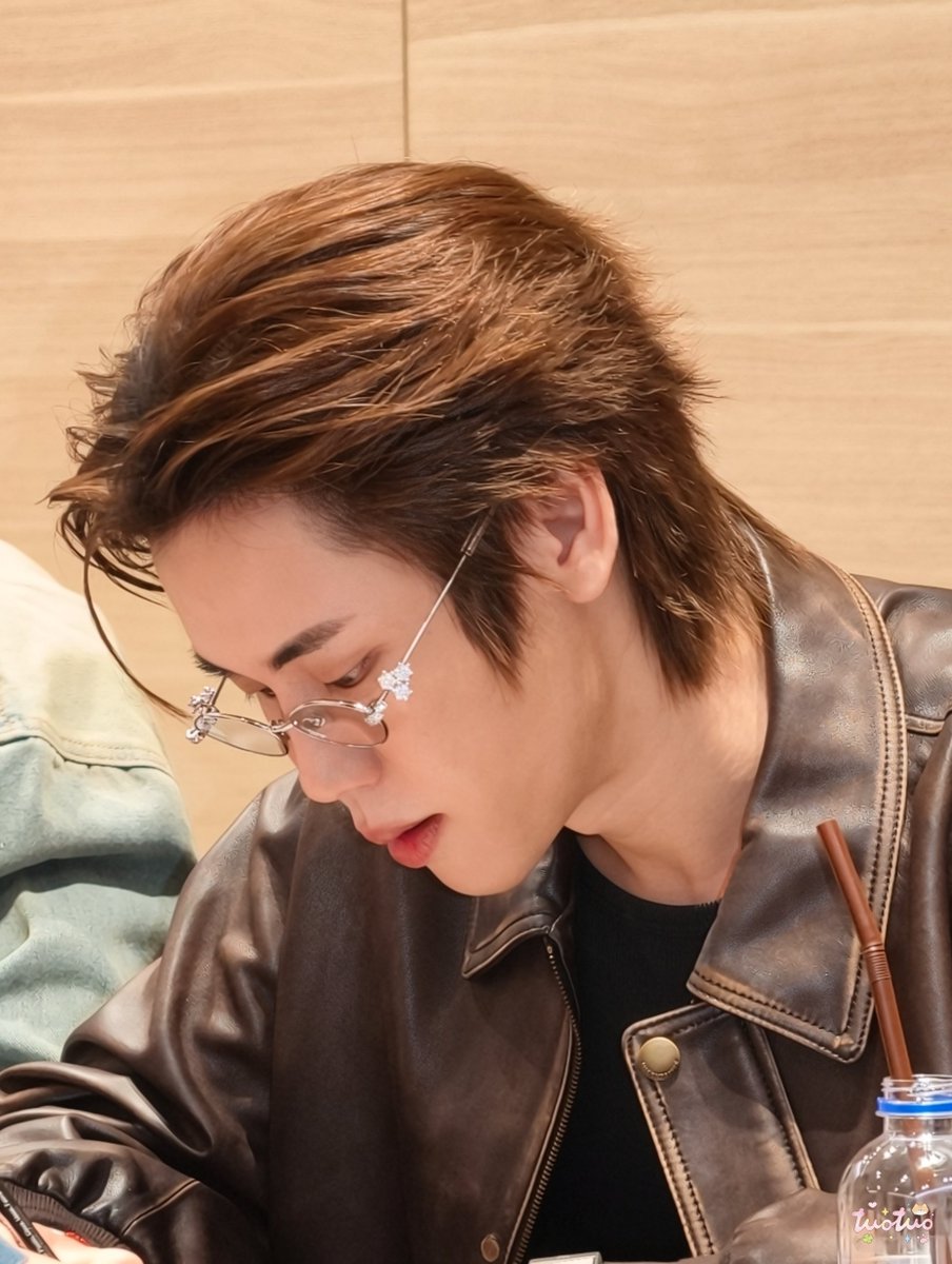 tuotuo_lalala's tweet photo. He suits this glasses so well.

BPP FANSIGN INT NOVEL FEST
#งานมหกรรมนิยายนานาชาติ2026xBounPrem
#PAODY #BounPrem https://t.co/3HepjhmCm2