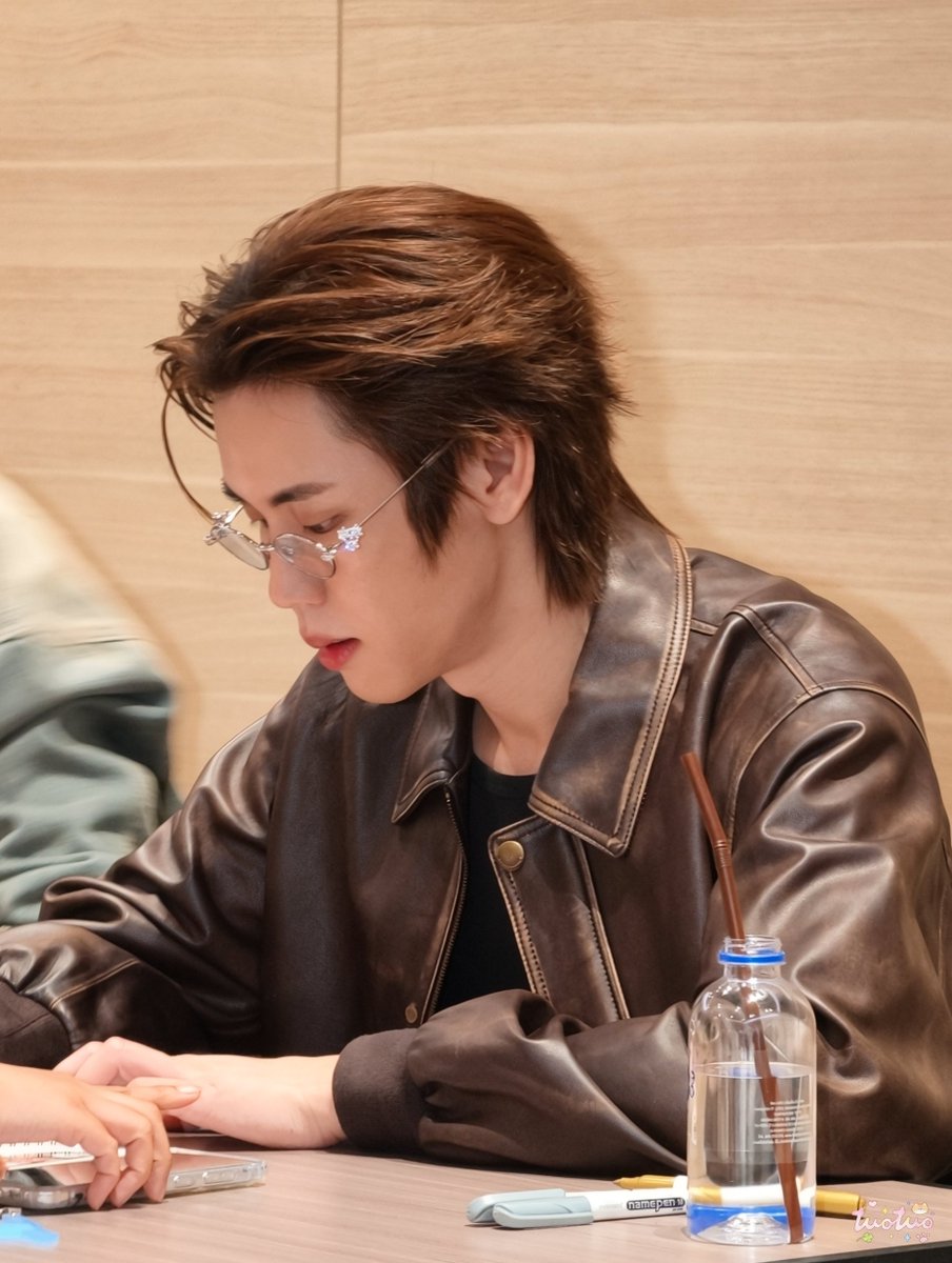 tuotuo_lalala's tweet photo. He suits this glasses so well.

BPP FANSIGN INT NOVEL FEST
#งานมหกรรมนิยายนานาชาติ2026xBounPrem
#PAODY #BounPrem https://t.co/3HepjhmCm2