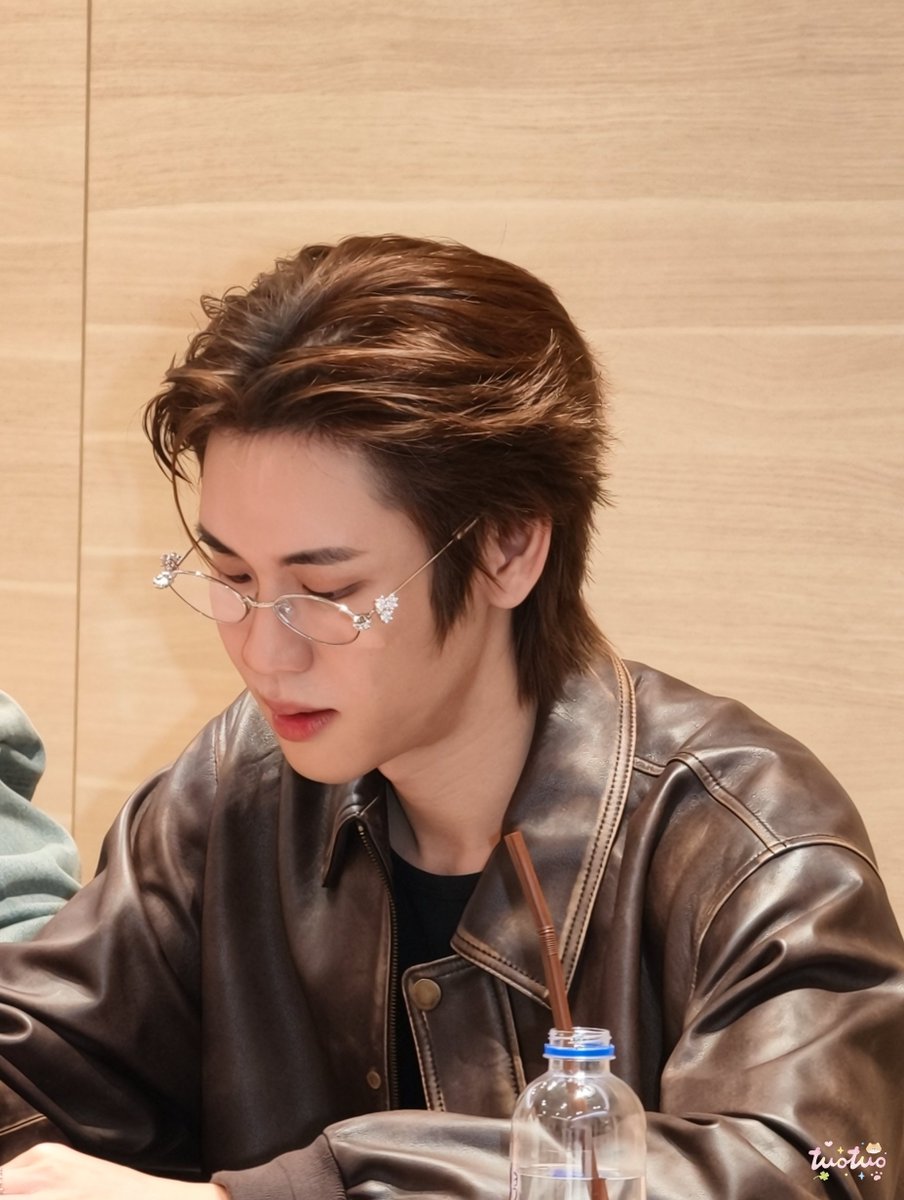 tuotuo_lalala's tweet photo. He suits this glasses so well.

BPP FANSIGN INT NOVEL FEST
#งานมหกรรมนิยายนานาชาติ2026xBounPrem
#PAODY #BounPrem https://t.co/3HepjhmCm2