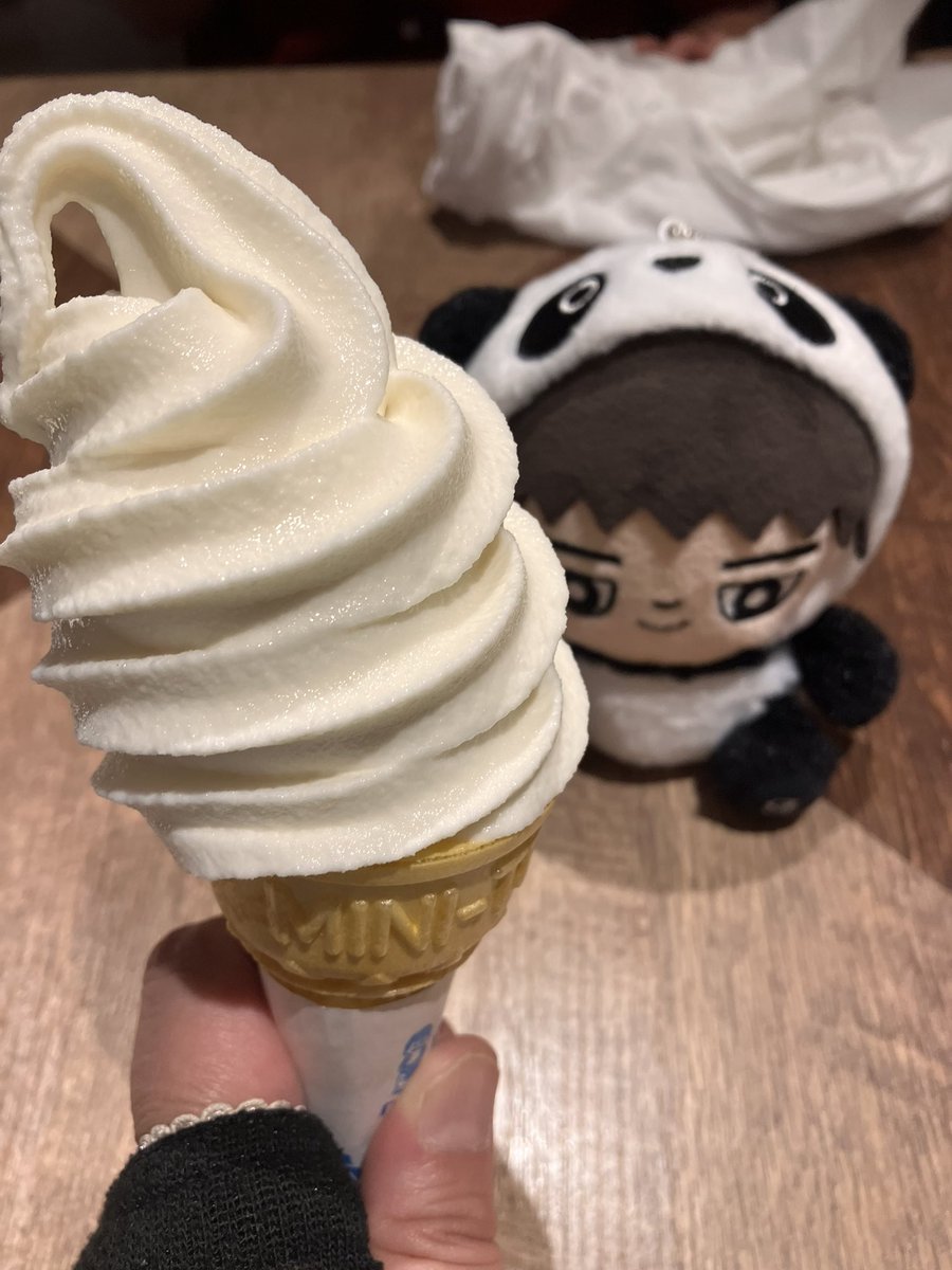 Ryo0201ichigo's tweet photo. 花火の前に夕飯🎇
ソフトクリーム🍦も食べちゃった💕 https://t.co/LMo1ukj7j3