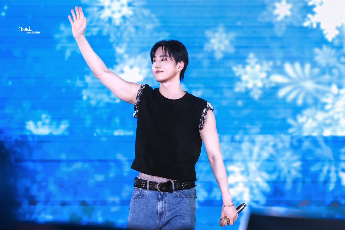ikoshdo_522's tweet photo. 260801 Ganzberg Super Idol my love
#SUHO #수호 #준면 #スホ
#suho_in_cambodia @weareoneEXO https://t.co/FMlNI96cU4