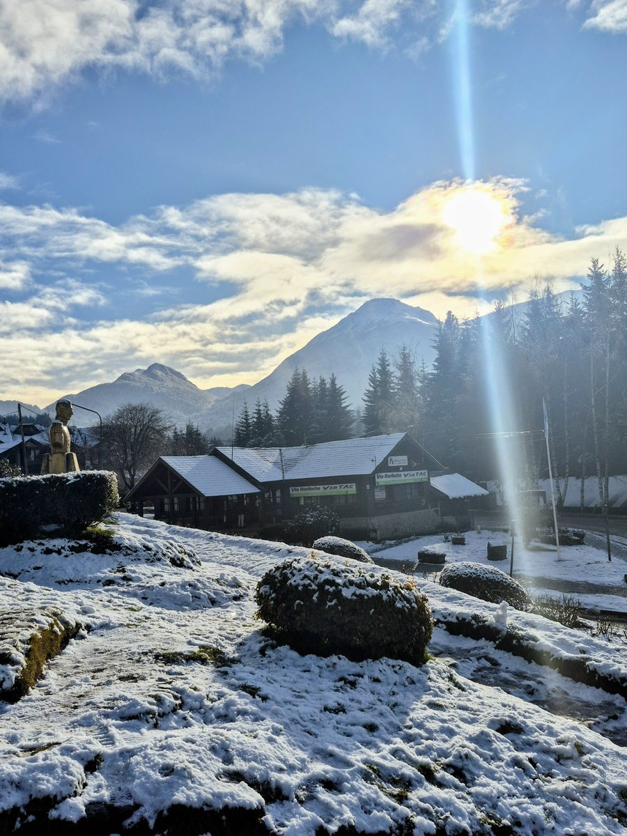 lfsur's tweet photo. 1 de Agosto ¡Feliz día de la Pachamama, nuestra Madre Tierra! 
¡Que nunca nos falte la gratitud para honrarla, respeto para cuidarla y amor para protegerla! 
Patagonia 🇦🇷🧉❄️☀️🌎 https://t.co/6AzxABXqIp