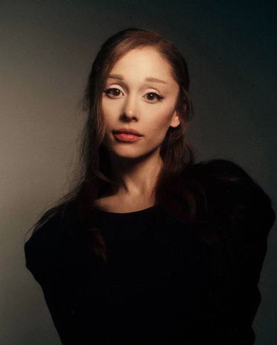 AboutMusicYT's tweet photo. Ariana Grande reaches #1 on Spotify Daily Top Artists Global for the first time in her career. https://t.co/bFoieJLYsN