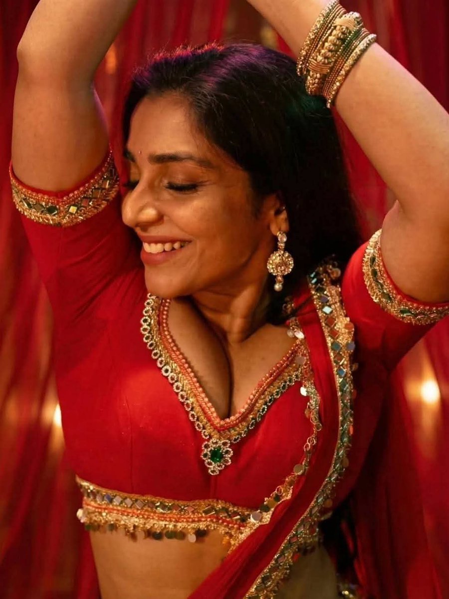 Cineaaddictt's tweet photo. Lost in the rhythm, found in the moment.
Red never looked this royal.♥️♥️♥️♥️ https://t.co/wyszgGNieh