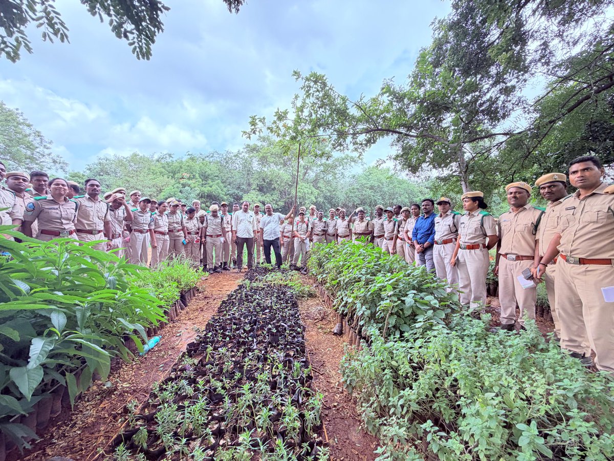 TGSFAHYD's tweet photo. #Aforestersjourney #fieldtrip 39th Batch FBO Trainees | TGSFA,Dulapally,Hyderabad.
📍Locations Visited:
 1. Forest Trek Park
 2. Moolika Vanam (Medicinal Plant Nursery)
 3. Mrugavani National Park 🦌🌳🦚🦌 @vinay_ifs @iprdtelangana @telanganafd @priyankaaIFS https://t.co/SxH4RpGlDJ
