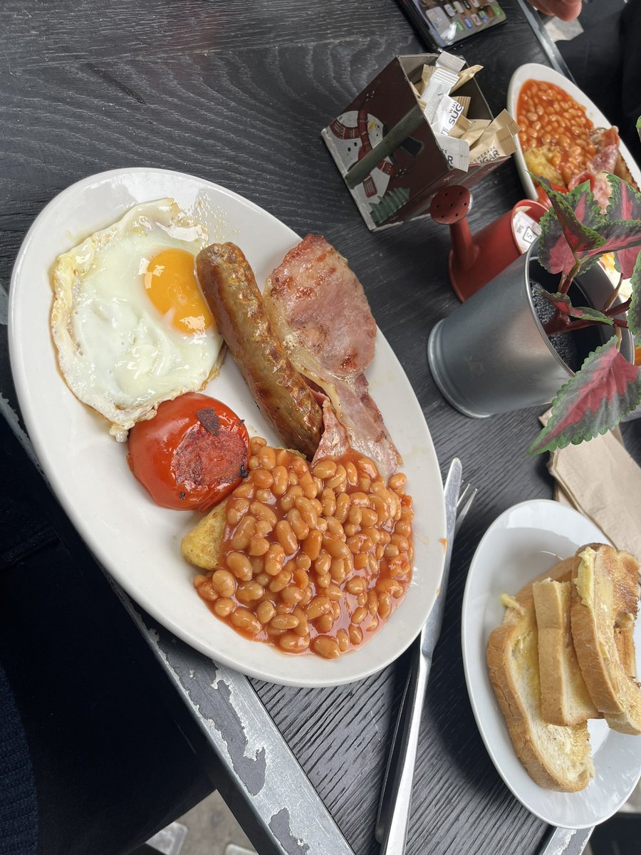 Boooy8000's tweet photo. Enjoying an English Breakfast with my gs https://t.co/zwIMshNDhF