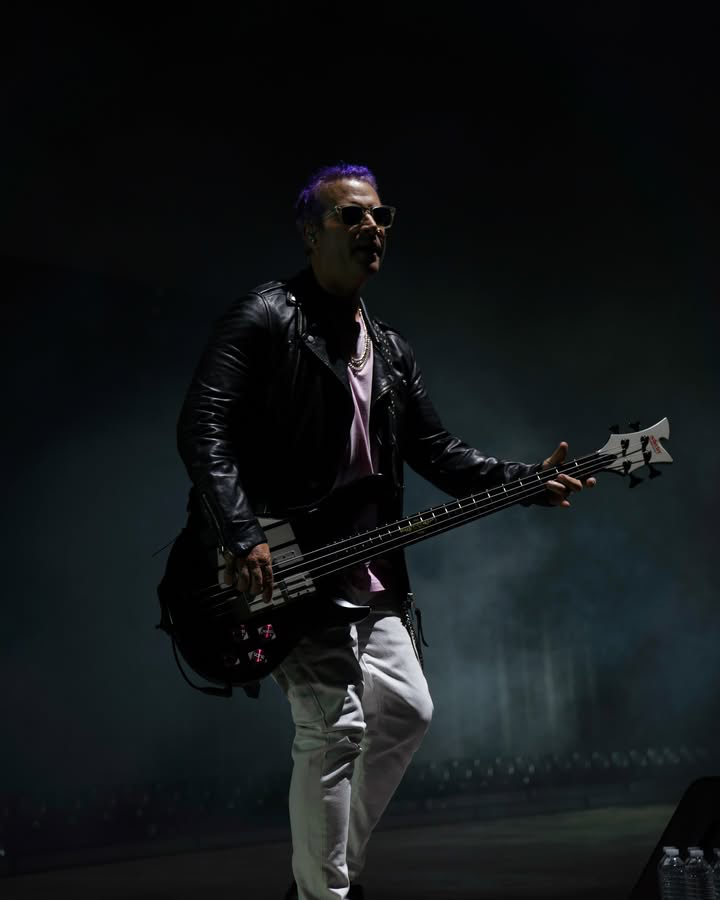TheOfficialA7X's tweet photo. Thank you, Chicago. 
We'll see you tonight in St. Louis. 

📷: Gavin Jarman https://t.co/KF6q7nlPOH