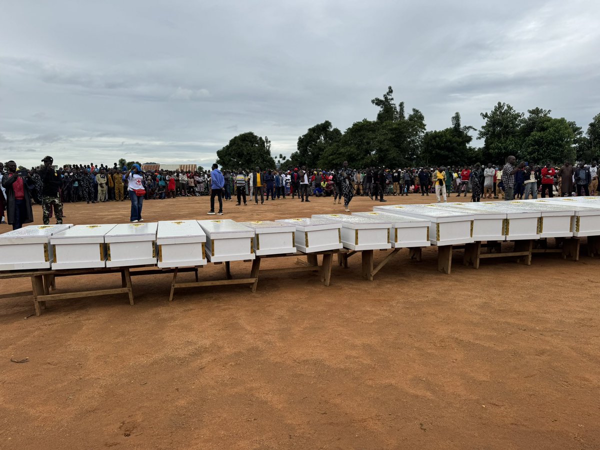 SKefason's tweet photo. Earlier today, we buried 27 out of the 30 people murdered by Fulani militants in Naridon village, Southern Kaduna. The other 3 were buried days ago. https://t.co/KRls3eshK2