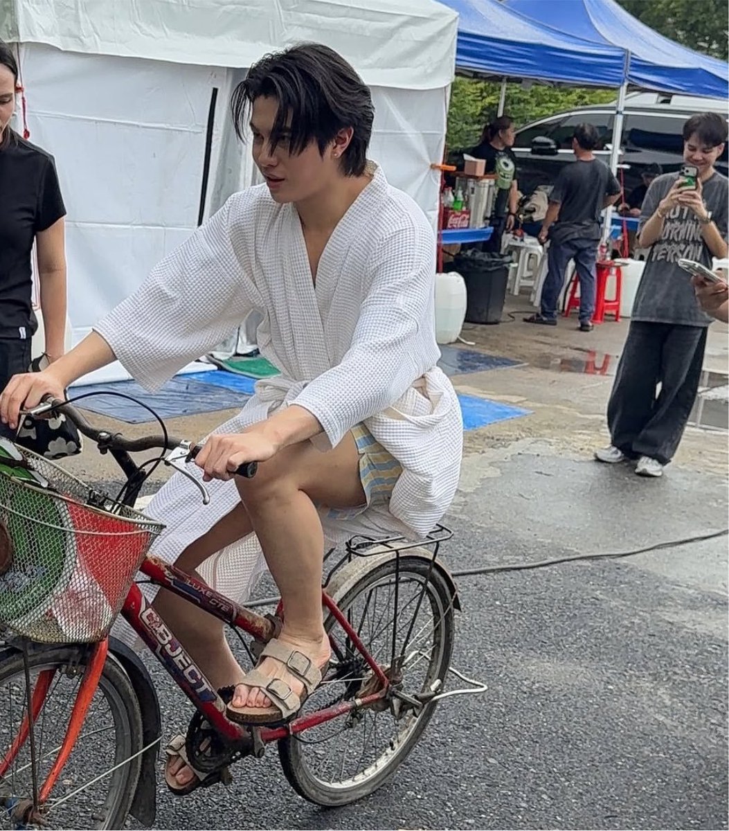 kpmar_'s tweet photo. : โหน้อง ขับรถชนพี่ไม่ลงมาขอโทษ ไม่ลงมาดูเลยแล้วขับหนีมาตั้งไกล โอโห่ อะไรวะคนไทย 
: วอดส์ https://t.co/jREbEviHN6