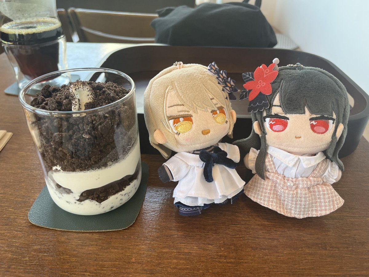 thecasterian's tweet photo. 누이 활용법: 사진 찍을 때 어그로를 끌 수 있다 https://t.co/3XDeB6Tm6D