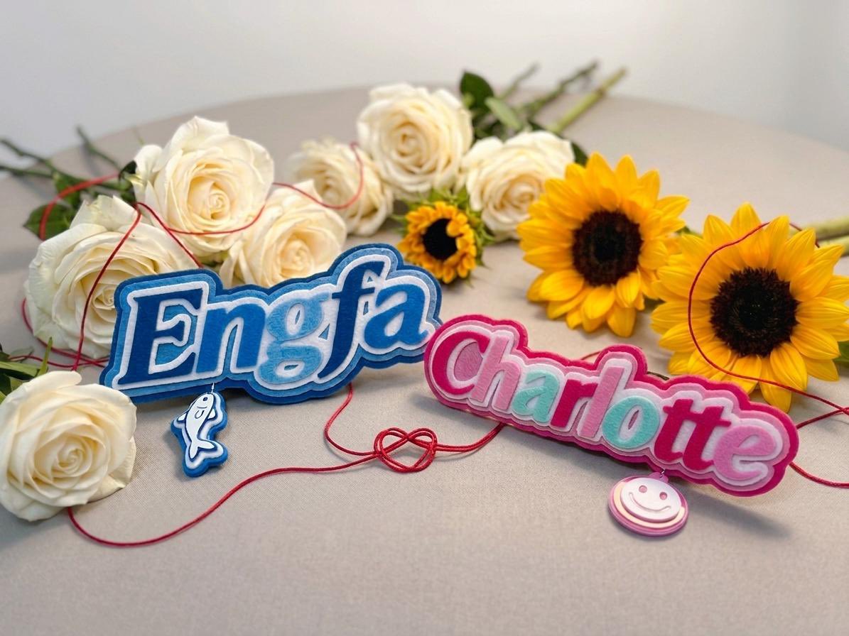 Isolare_ent's tweet photo. Our designer just finished these handmade mic flags for ENGLOT! 🎤✨

What do you think—cute enough for the big stage?

Wishing everyone sweet dreams filled with the girls tonight. Rest well! 🌙☁️🤍

ENGLOT 1ST FANMEET IN MACAU
#ENGLOT1stFanmeetinMacau #ENGLOTEntwinedDestiny 
#englot #อิงล็อต