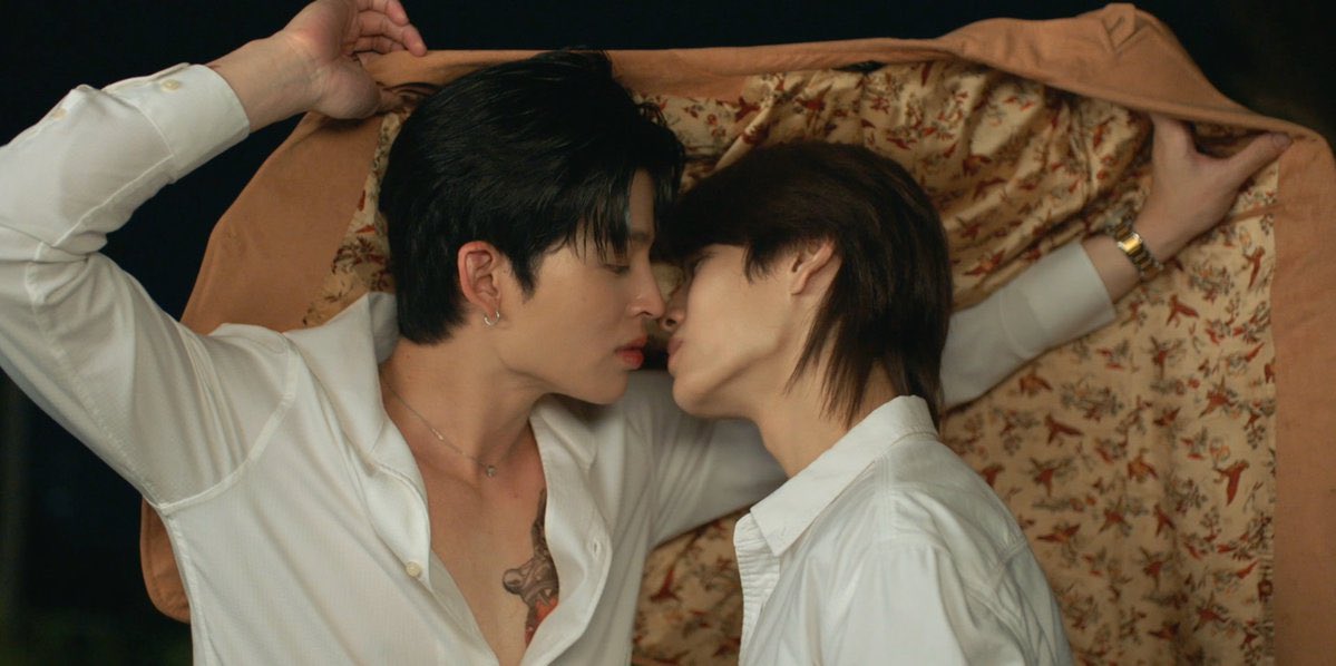 SPlDEYJKOO's tweet photo. i already said something about the end of me and thee so now it’s time to say something for peach and me too. 
thank you again pondphuwin for portraying the best characters ever, nobody can be thee or peach, just you and you only.
thank you for these 4 special episodes, bc these were like a special gift for us and i appreciate it so much, you can clearly see how we mean for them. 
i know the theepeach era is now ended but i’m still here with you waiting for the next project and walking in this path with you no matter what 

#PeachAndMeSeriesFinalEP
@ppnaravit @phuwintang