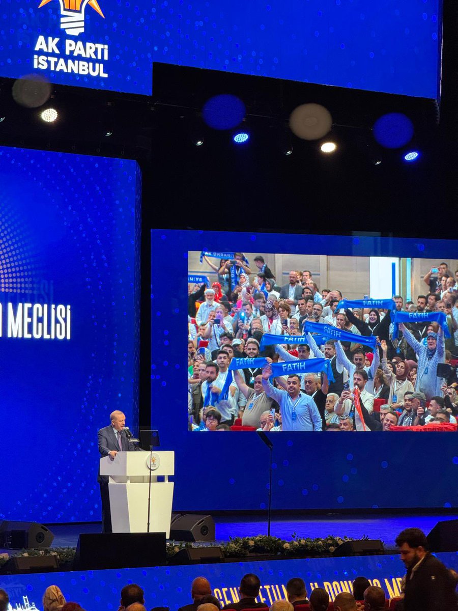 akpartifatih's tweet photo. 📍 Genişletilmiş İl Danışma Meclisi

Genel Başkanımız ve Cumhurbaşkanımız Sayın Recep Tayyip Erdoğan’ın liderliğinde, Türkiye Yüzyılı hedeflerimize kararlılıkla yürümeye devam ediyoruz.

Genişletilmiş İl Danışma Meclisi Programımızda, 2025 yılı Üye Kampanyası’nda İstanbul 4.‘sü olan Fatih İlçe Teşkilatımız adına İlçe Başkanımız Fatih Karaismailoğlu’na tebrik plaketi takdim edildi.

Bu başarıda emeği geçen tüm teşkilat mensuplarımızı tebrik ediyoruz.