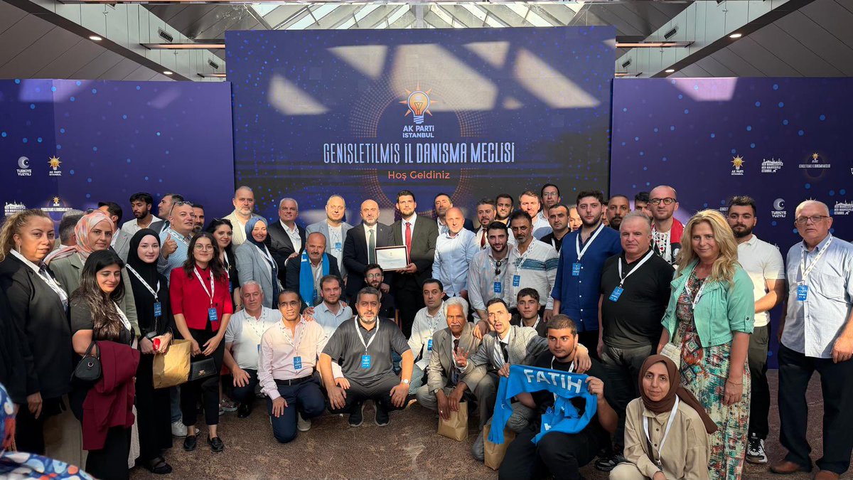 akpartifatih's tweet photo. 📍 Genişletilmiş İl Danışma Meclisi

Genel Başkanımız ve Cumhurbaşkanımız Sayın Recep Tayyip Erdoğan’ın liderliğinde, Türkiye Yüzyılı hedeflerimize kararlılıkla yürümeye devam ediyoruz.

Genişletilmiş İl Danışma Meclisi Programımızda, 2025 yılı Üye Kampanyası’nda İstanbul 4.‘sü olan Fatih İlçe Teşkilatımız adına İlçe Başkanımız Fatih Karaismailoğlu’na tebrik plaketi takdim edildi.

Bu başarıda emeği geçen tüm teşkilat mensuplarımızı tebrik ediyoruz.