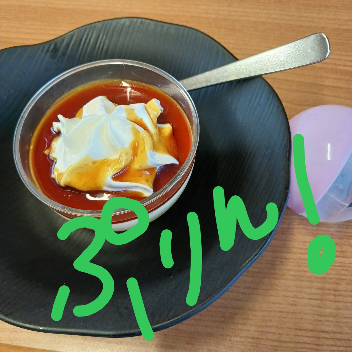 mtyon's tweet photo. 再診察行きました。申し訳ないけど別の先生に診てもらいました。
とりあえず骨はくっつきました🙂
押さえたらまだ痛いので、くっつきたてほやほやではありますが、ひとまず通院は終了しましたので快気祝いの寿司！！ https://t.co/SF1Y2HLDyV