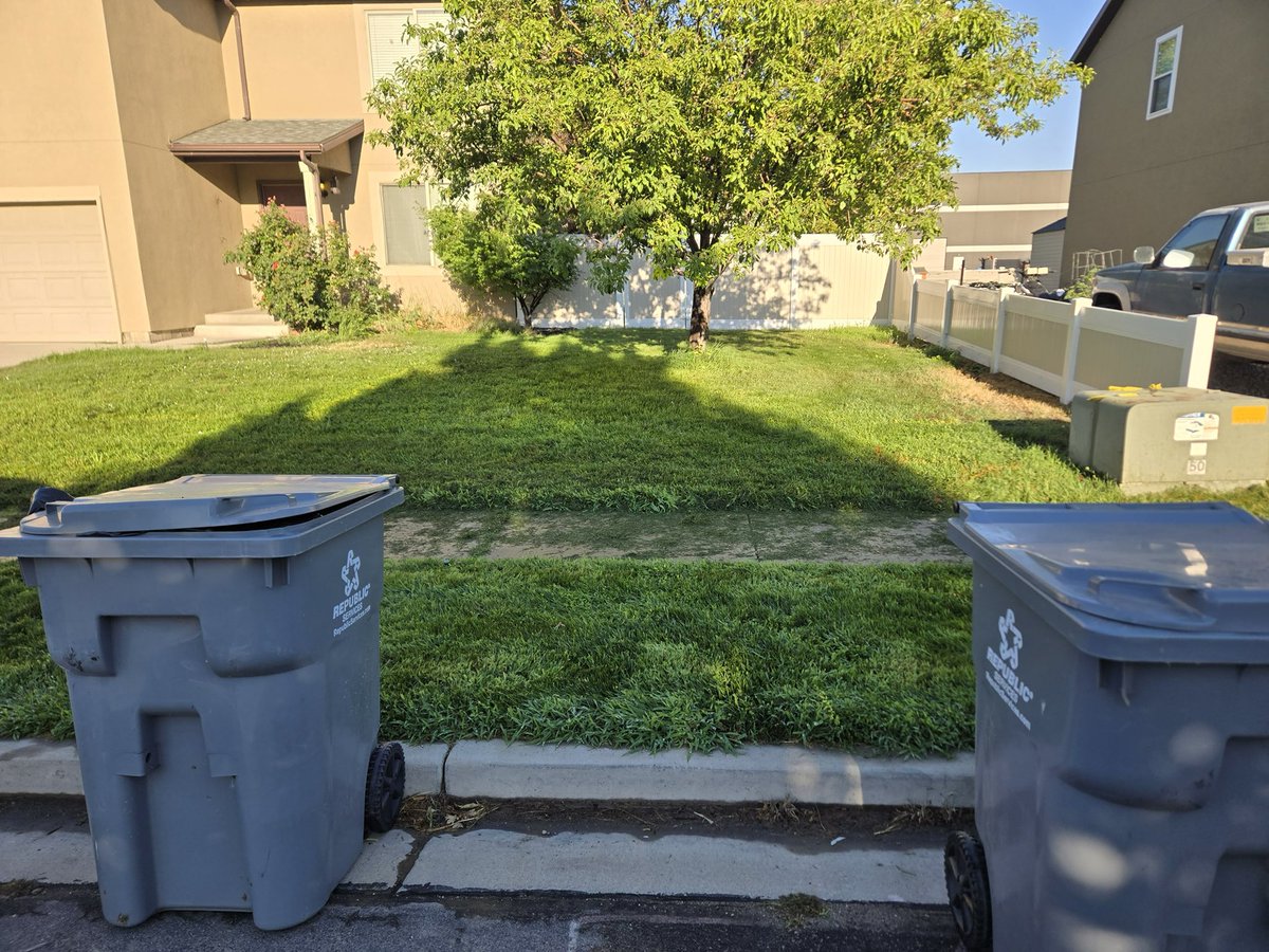 iamrodneysmith's tweet photo. Maverik of  Lindon, UT who is taking part in our 50 yard challenge mowed his 12th lawn. Nice work !! https://t.co/qiNhj4py1v
