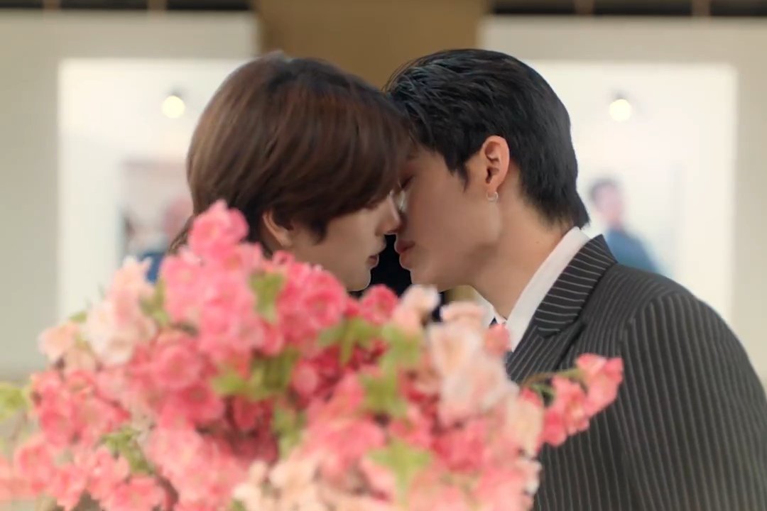 hannah_ycm's tweet photo. Thank you TheePeach and PondPhuwin for giving me a little bit of happiness on my bad days.
#PeachAndMeSeriesFinalEP https://t.co/4l7eI2bwPH