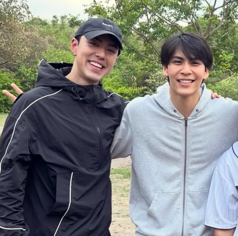 nadoji2001's tweet photo. อยู่กับแม่จ๋ายิ้มแป้น อยู่กับพ่อจ๋าปุ้บสายตาขอความช่วยเหลือตลอดเวลา55555555555555555555 https://t.co/XHUadQuO0G