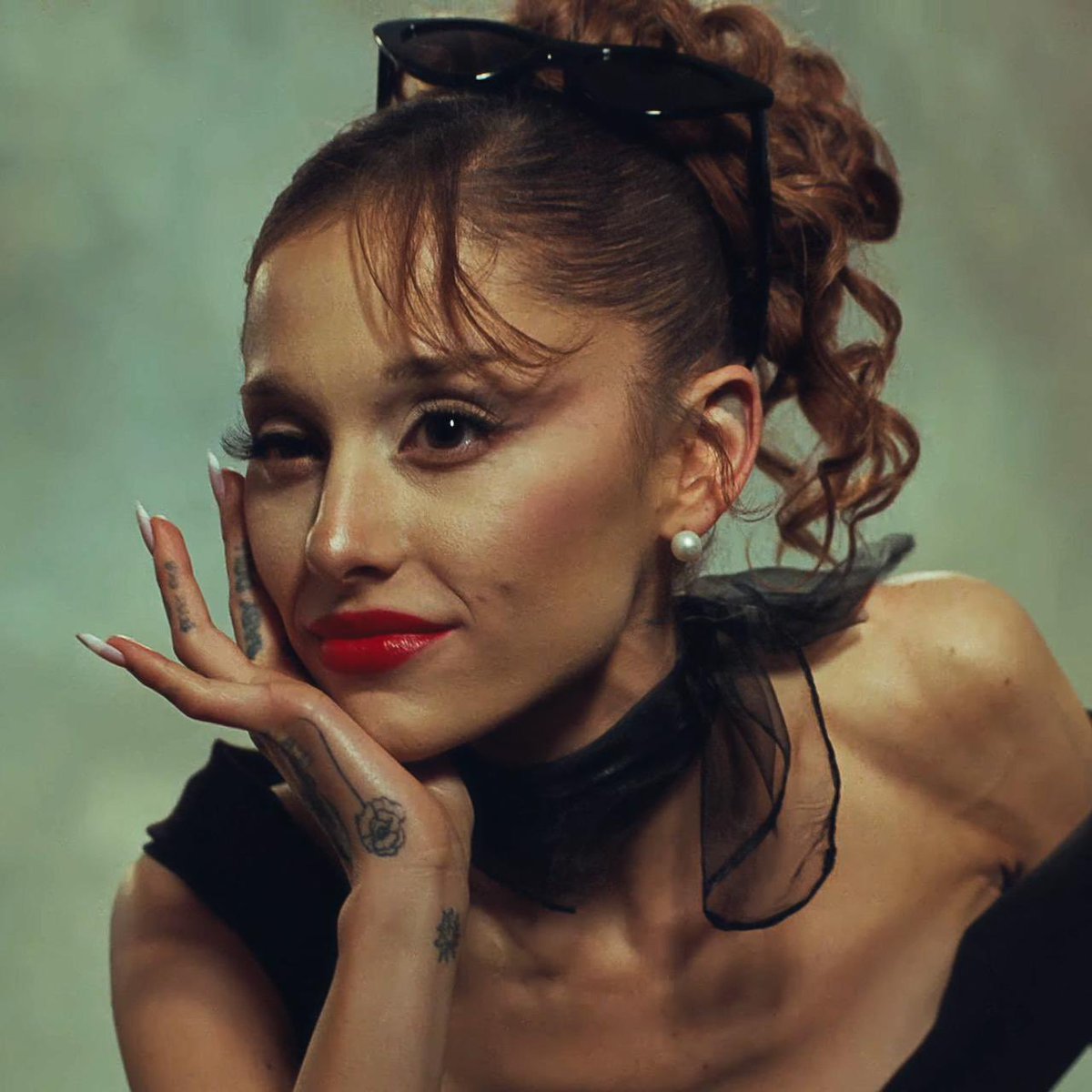 tracklist's tweet photo. Ariana Grande foi a artista mais ouvida no Spotify Global Daily Artists, sendo esta a primeira vez na carreira em que a artista alcança o TOPO. https://t.co/ryXdJud24p